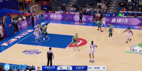 年轻版血布？上海外援威廉姆斯半场11分钟11中7砍20分 三分6中5