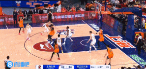 写意！洛夫顿持球吸引防守 连续助攻李弘权三分穿针
