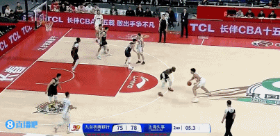 😙传得到位！洛夫顿背身往里碾吸引包夹 助飞威尔逊空接背扣！