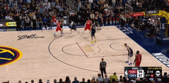 可惜加罚不中！祖巴茨篮下接球对抗得分并造成犯规