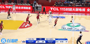 生猛！曾凡博突破腾空起飞 单臂暴扣遭遇对手犯规&2罚1中