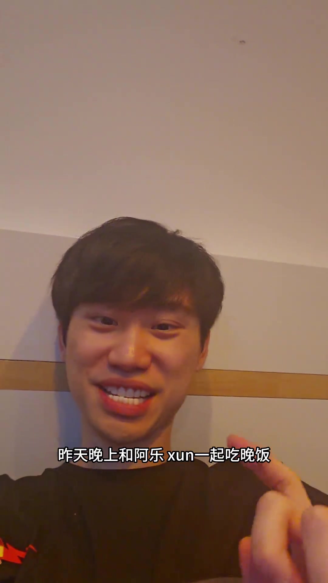 Doinb：蓝总请我们吃巨贵的小龙虾，10只799